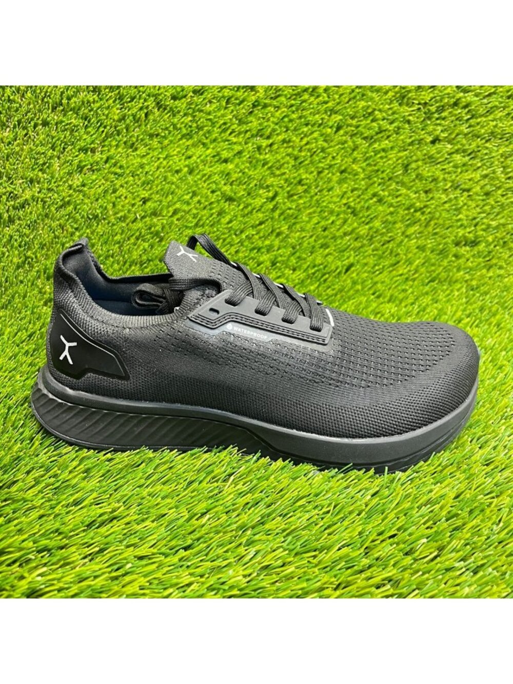 Flux Adapt Waterproof Runner Stealth Black Mens Size 8 Barefoot‎ Running Shoes